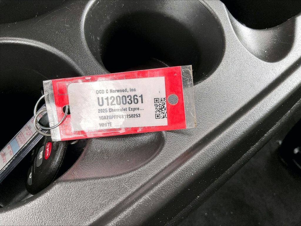 2025 Chevrolet Express 3500 — photo 29