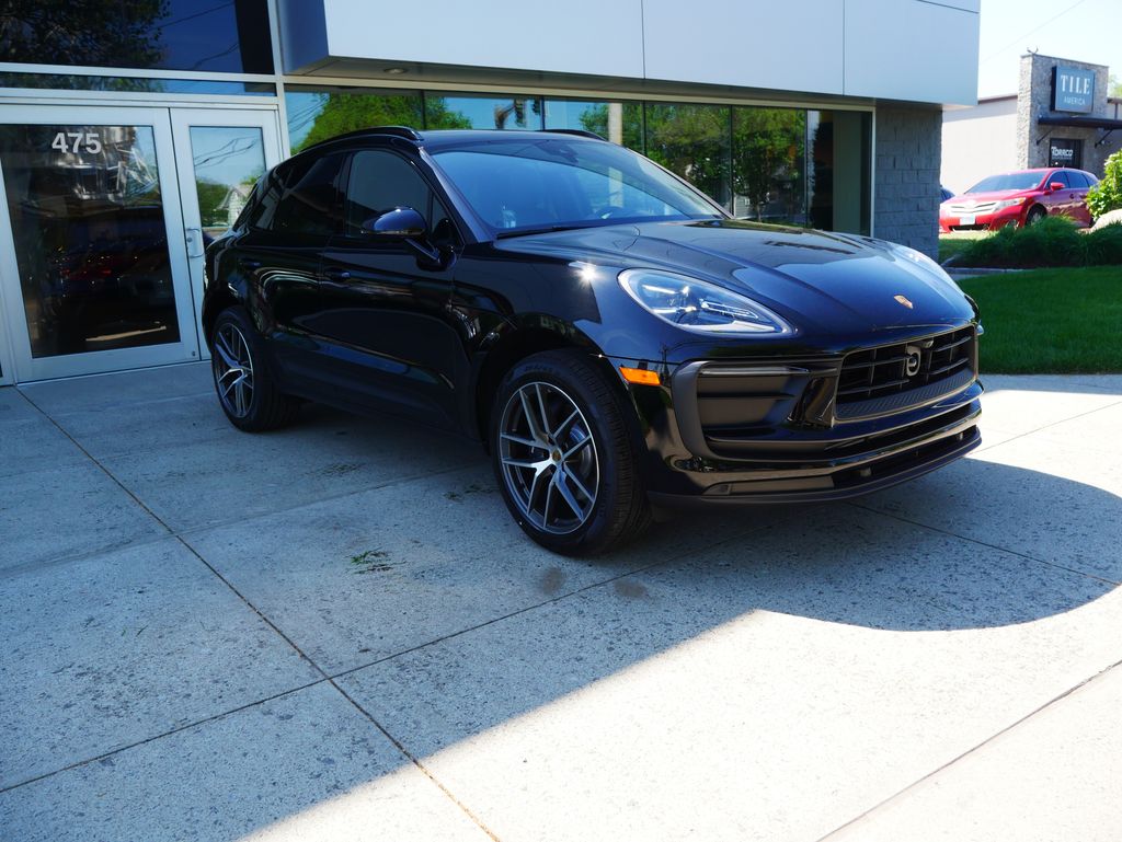 Thumbnail: 2026 Porsche Macan - 9