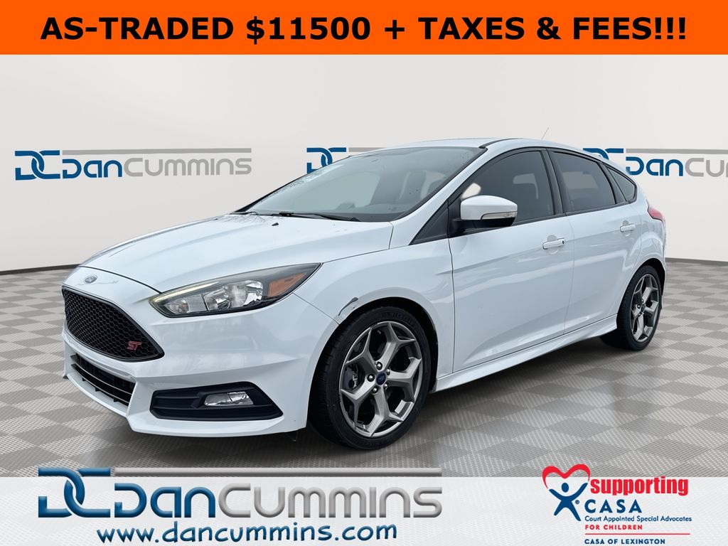 Oxford White 2015 Ford Focus ST Hatchback Front-Wheel Drive 6-Speed Manual