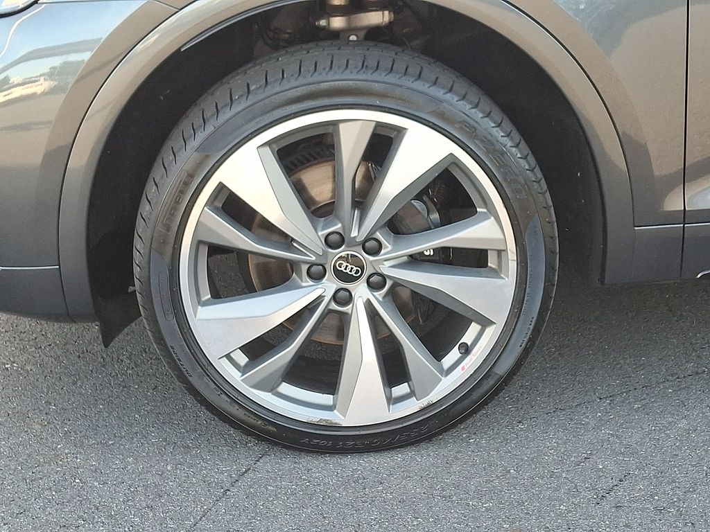 Thumbnail: 2023 Audi SQ5 - 8