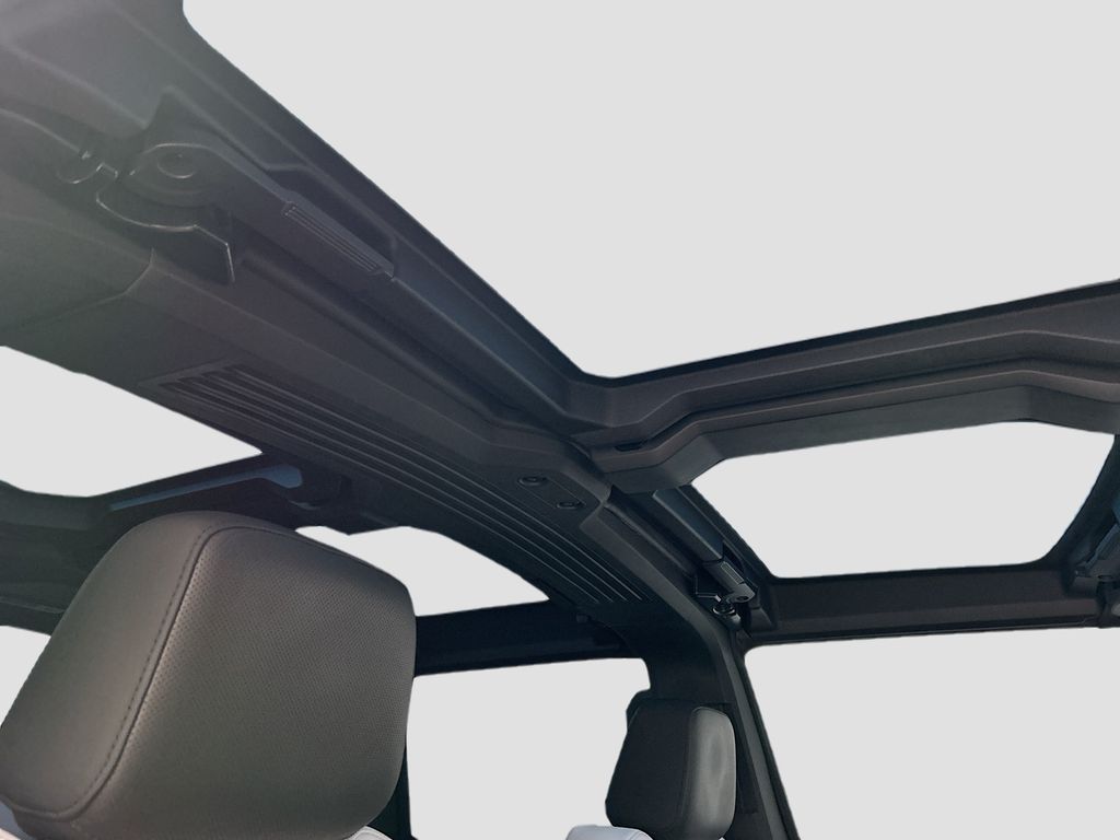 Thumbnail: 2023 GMC Hummer EV - 17