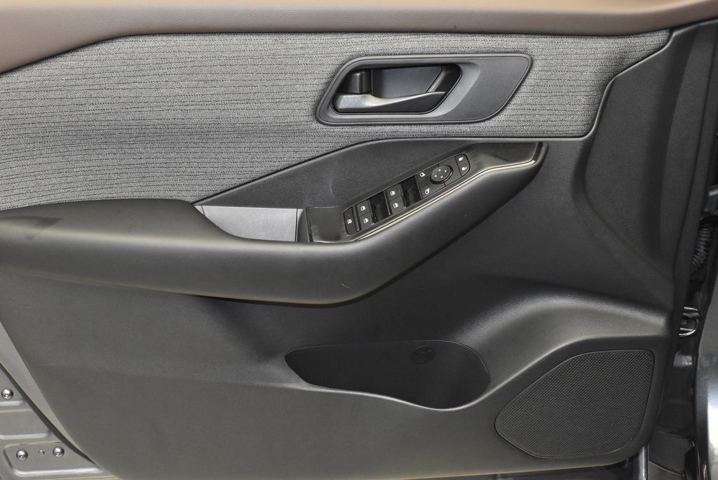 2023 Nissan Rogue S 10
