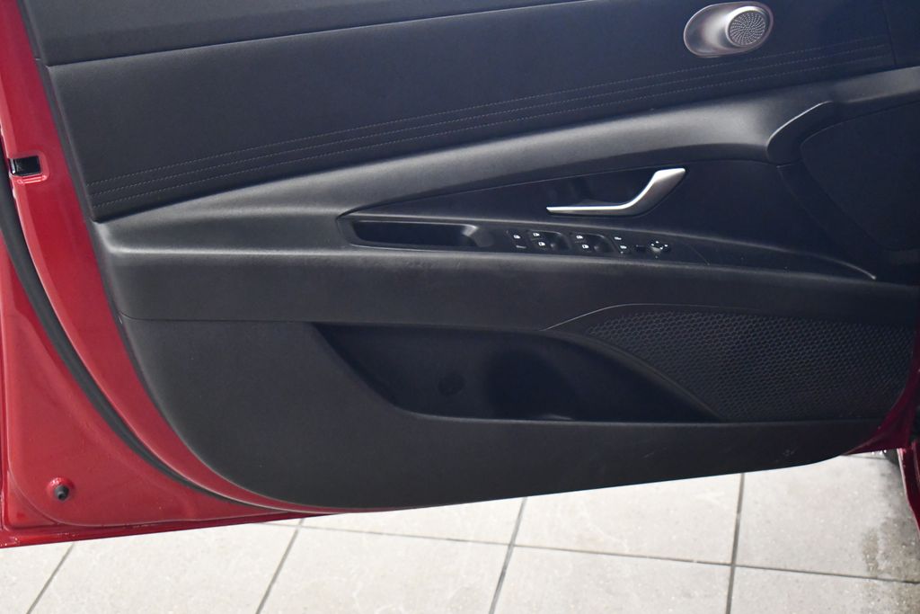 Thumbnail: 2021 Hyundai Elantra - 14