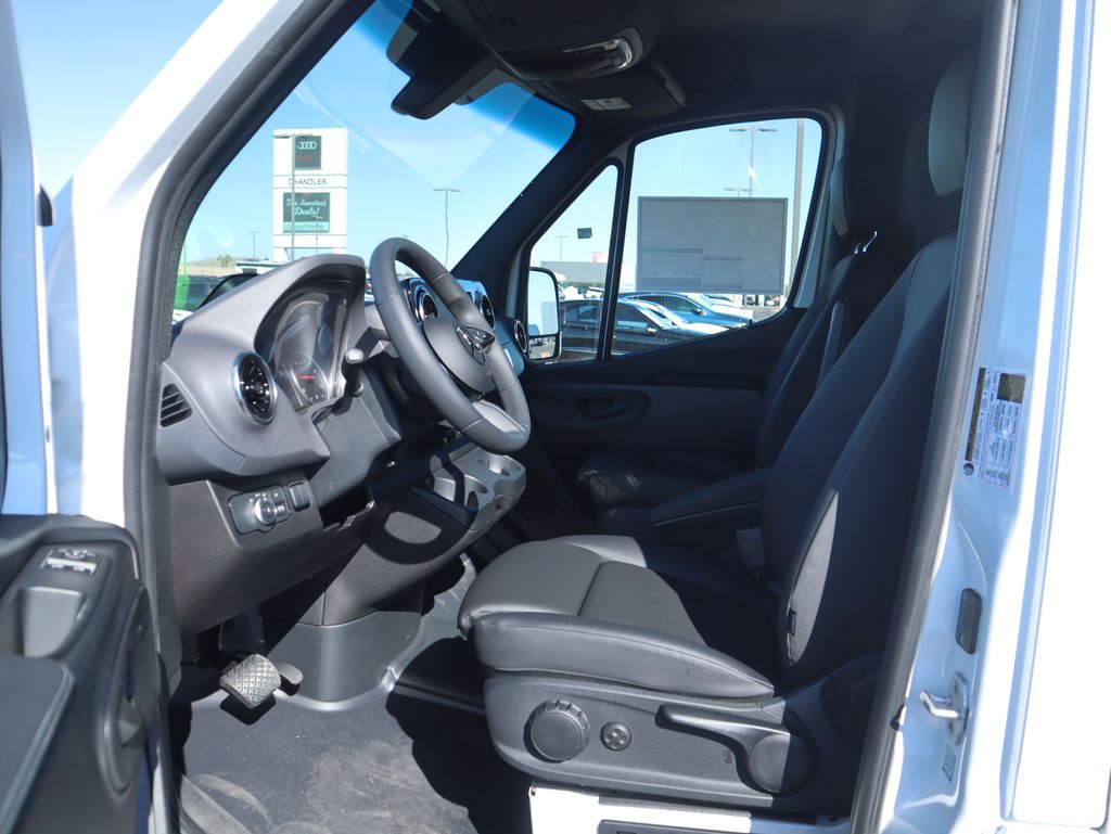 Thumbnail: 2026 Mercedes-Benz Sprinter - 10