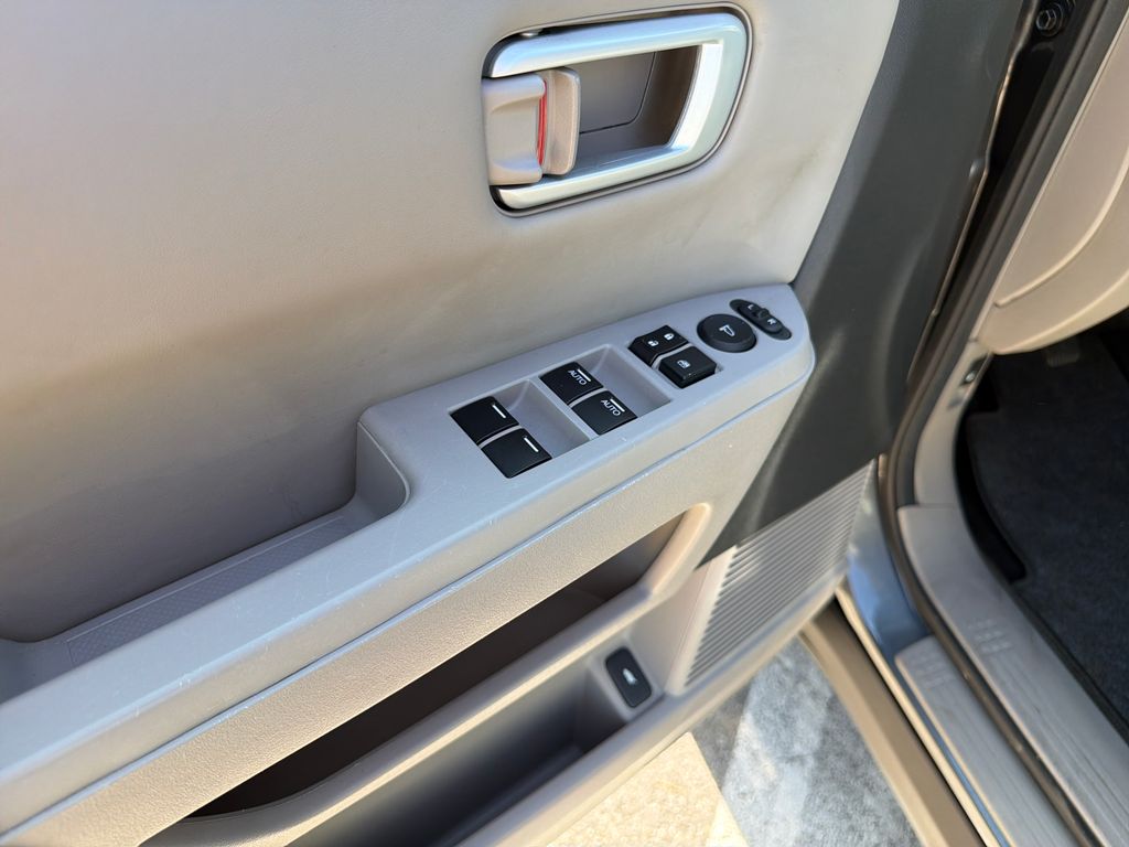 Used 2010  Honda EX-L image 19