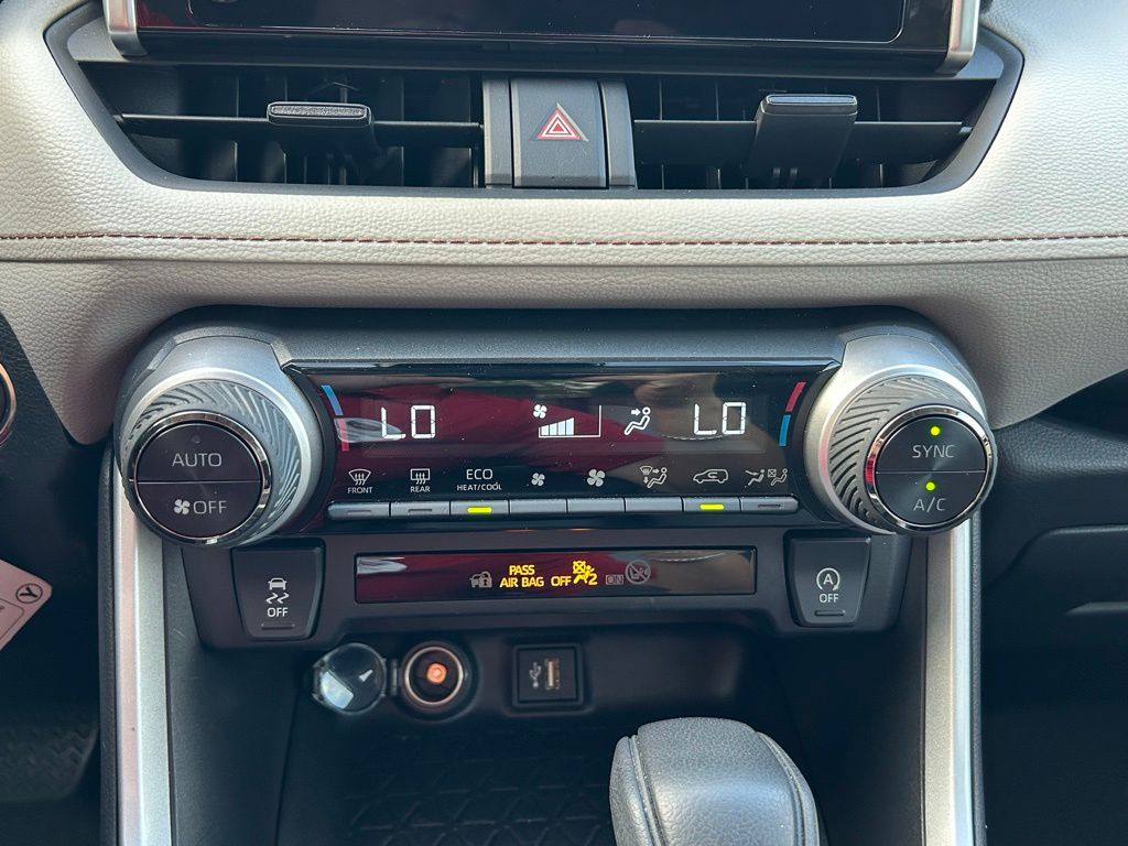 Thumbnail: 2023 Toyota RAV4 - 25