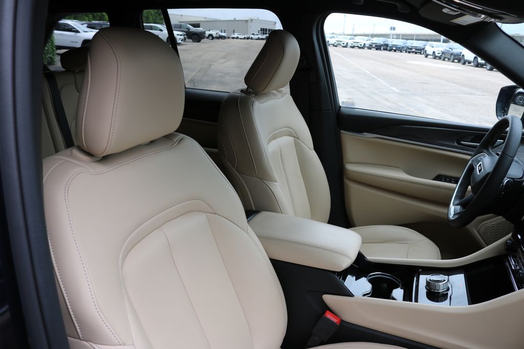 Used Car 2023 Jeep Grand Cherokee  Limited For Sale Under $35,000 In Austin, Texas