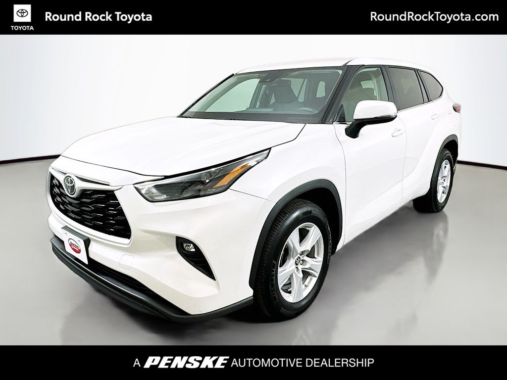 White (Wind Chill Pearl) 2024 Toyota Highlander LE FWD SUV / Crossover Front-Wheel Drive 8-Speed Automatic