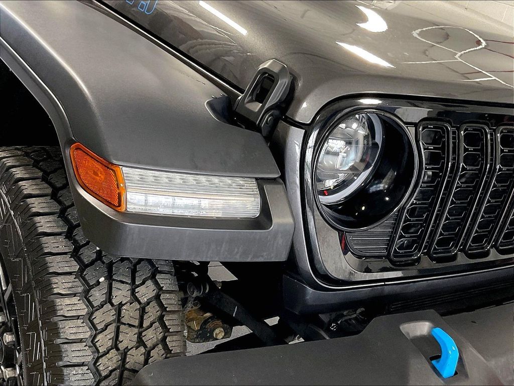 2024 Jeep Wrangler — photo 31