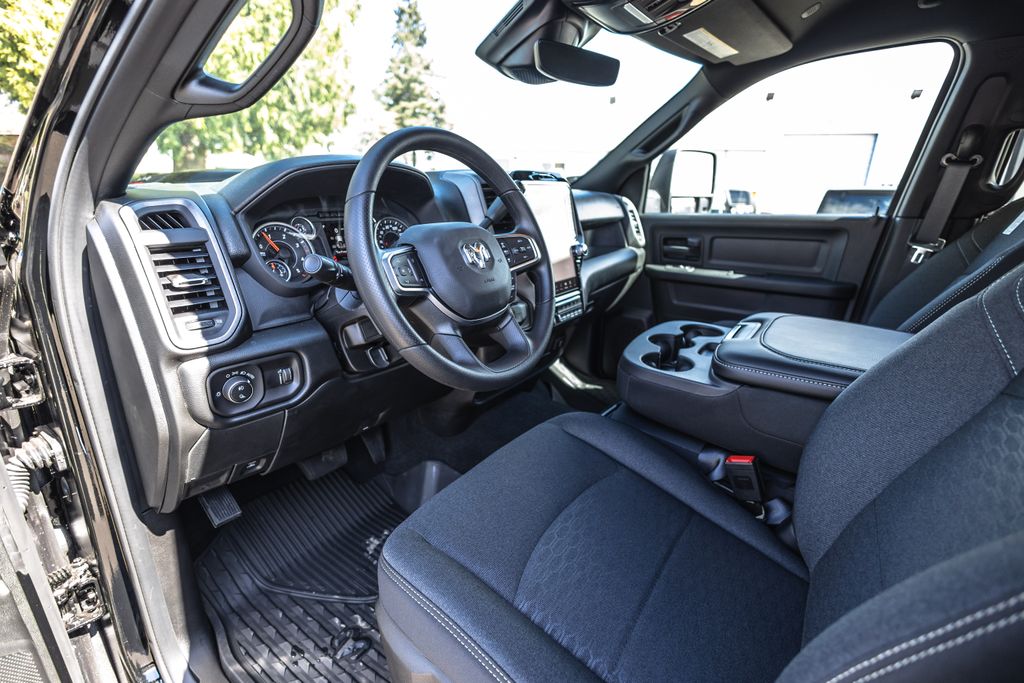 2026 Ram 2500 Black Express Tradesman thumbnail 18