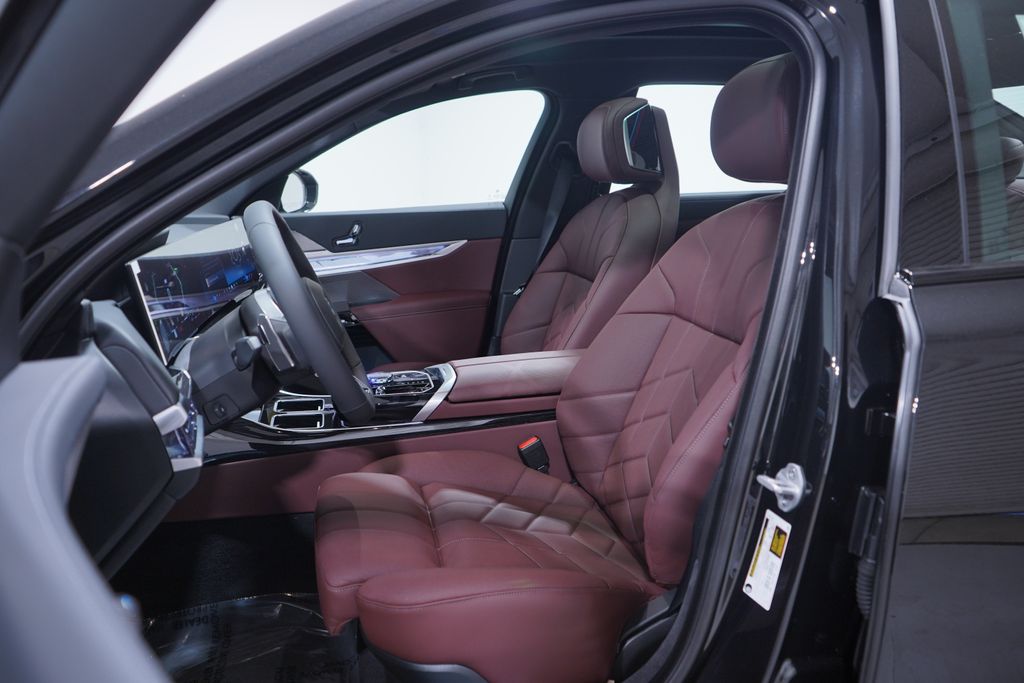 Thumbnail: 2026 BMW 7 Series - 7