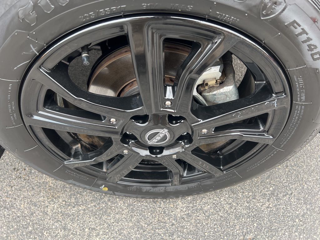 2024 Nissan Kicks SR photo