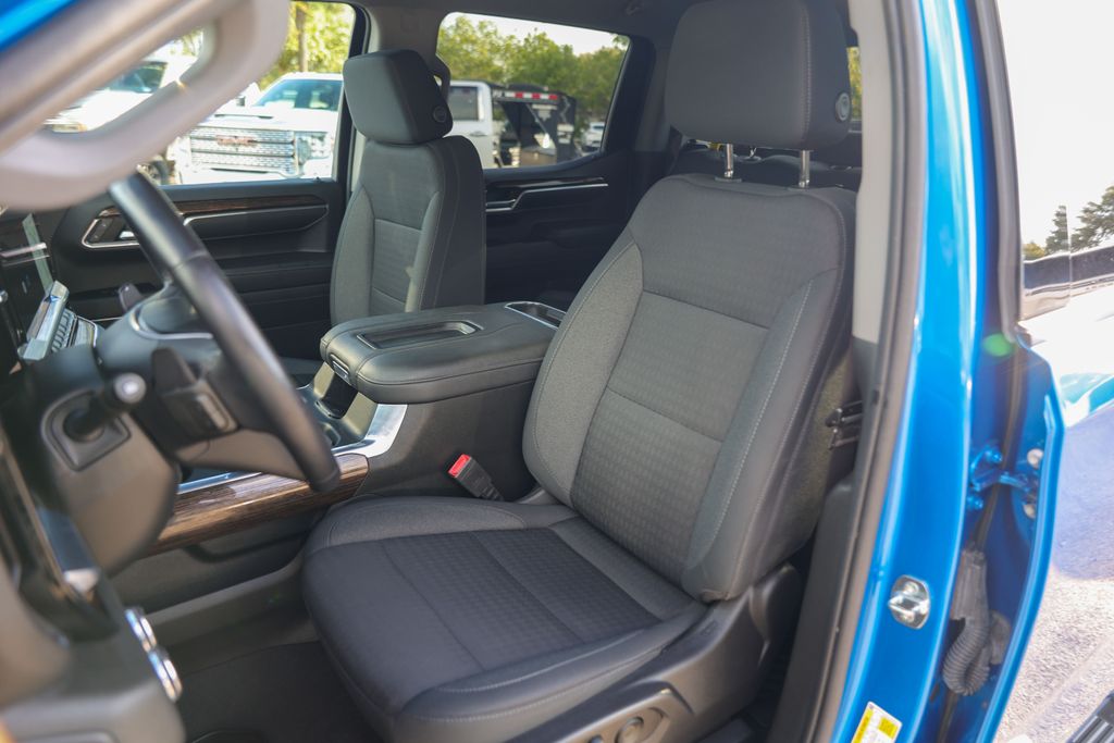 Used 2022 Blue GMC Elevation image 10