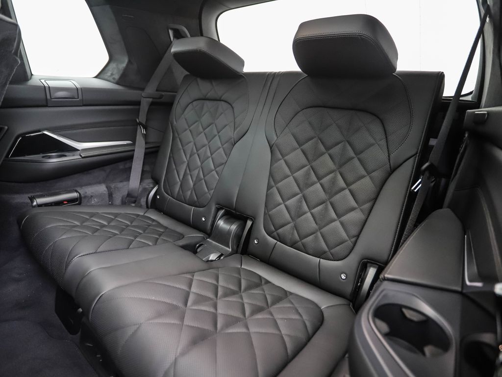 Thumbnail: 2026 BMW X7 - 25