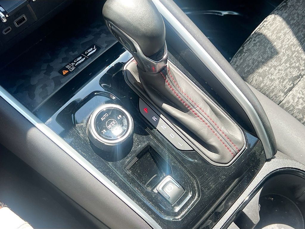 Used 2024 Gray Chevrolet Z71 image 17