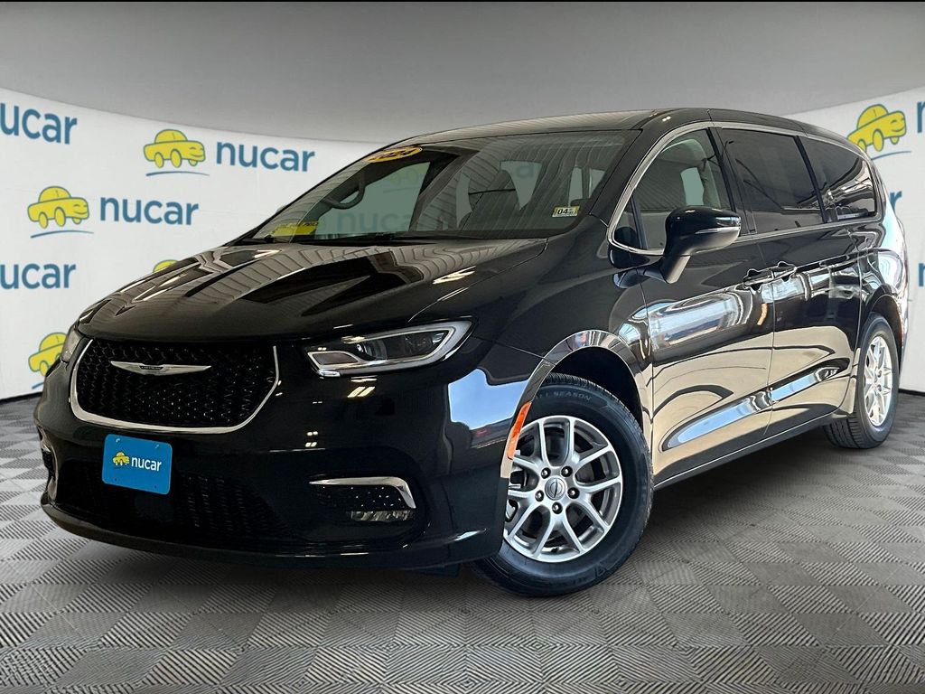 2023 Chrysler Pacifica — photo 3