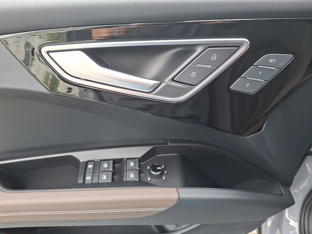 Thumbnail: 2025 Audi Q4 e-tron - 12