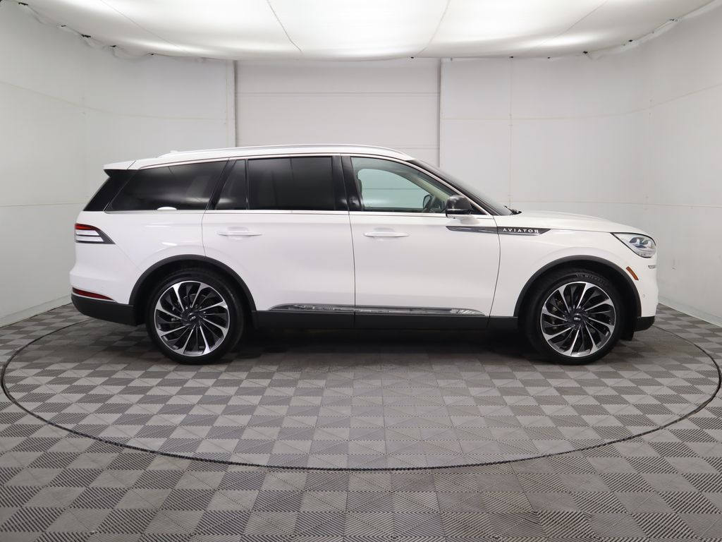 Thumbnail: 2023 Lincoln Aviator - 4