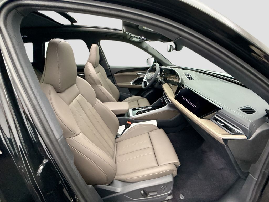 Thumbnail: 2025 Audi Q5 - 19