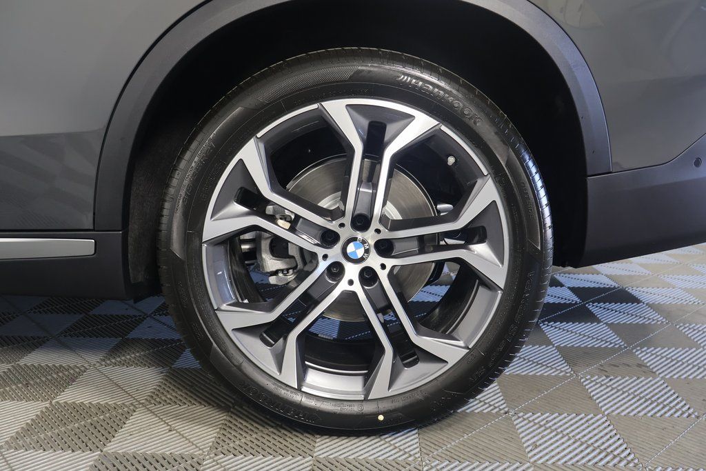 Thumbnail: 2026 BMW X5 - 10