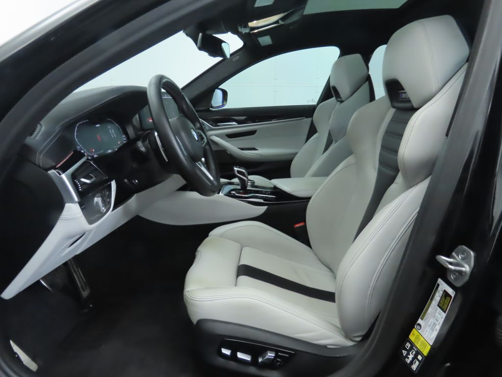 Thumbnail: 2022 BMW M5 - 20