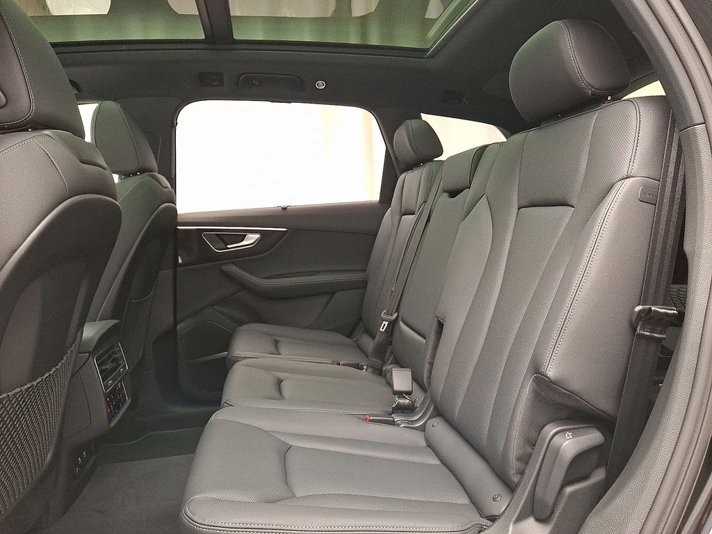 Thumbnail: 2026 Audi Q7 - 6