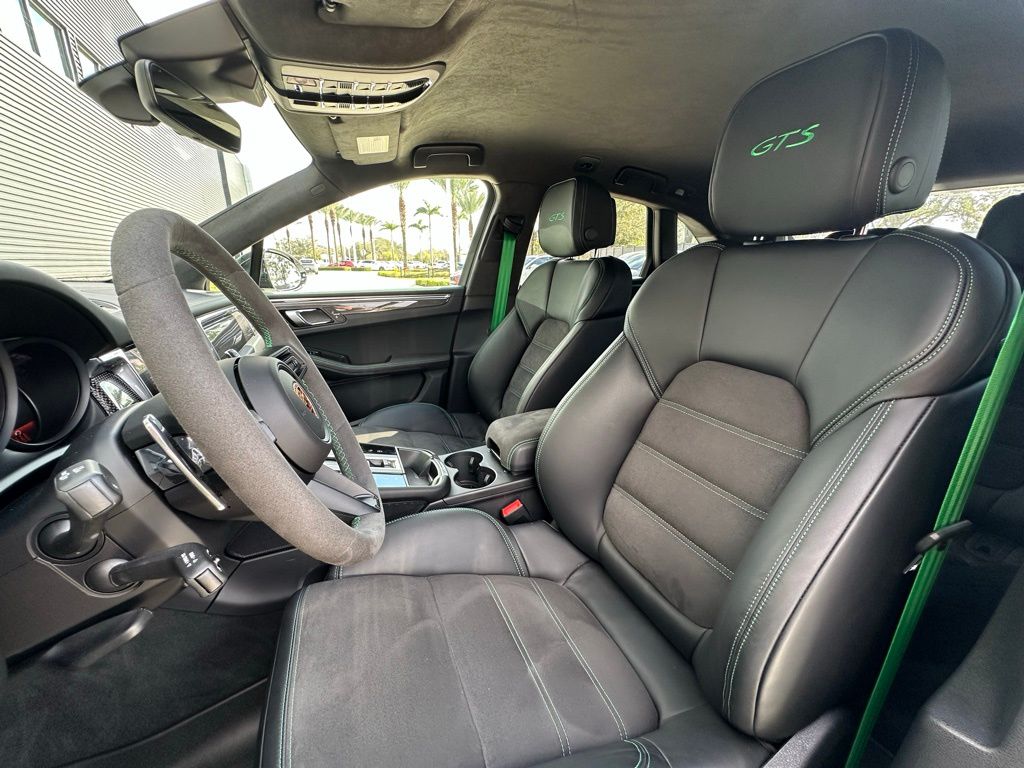 Thumbnail: 2026 Porsche Macan - 5