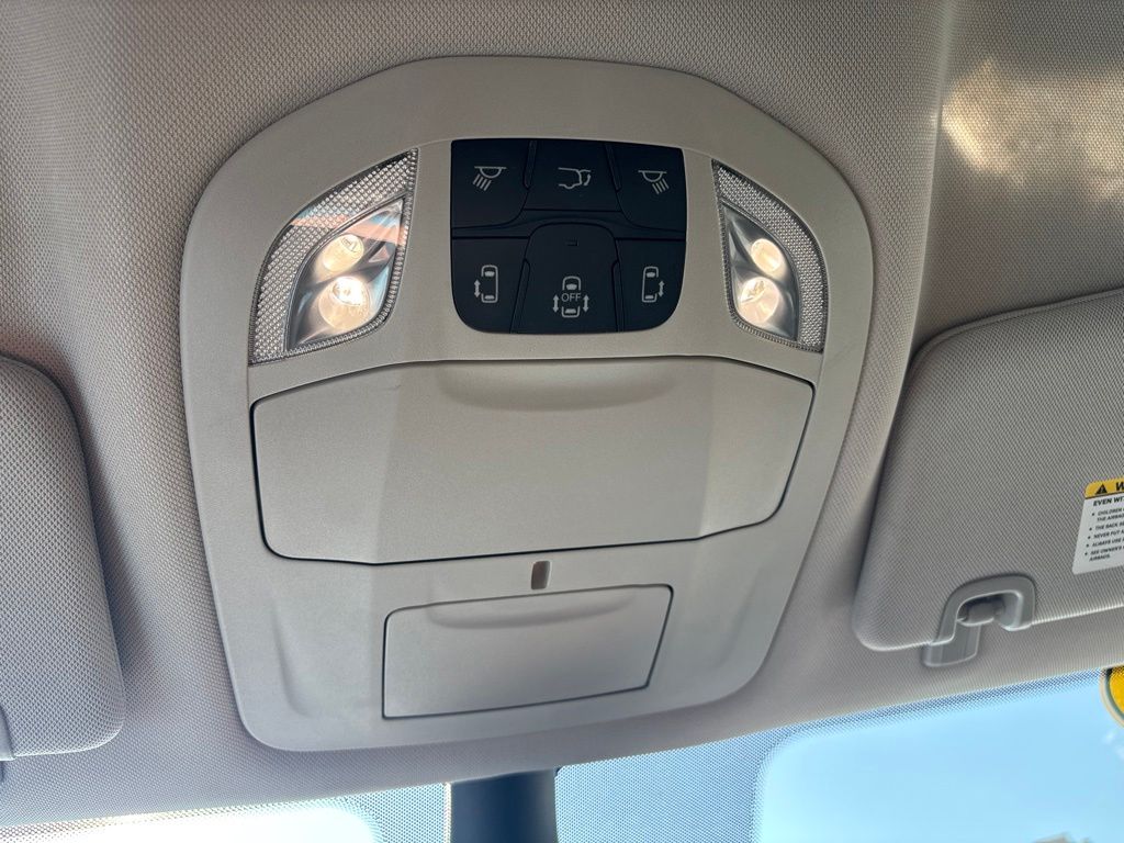 Used 2023 Chrysler Pacifica Van