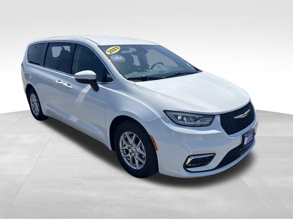 Used 2023 Chrysler Pacifica Van