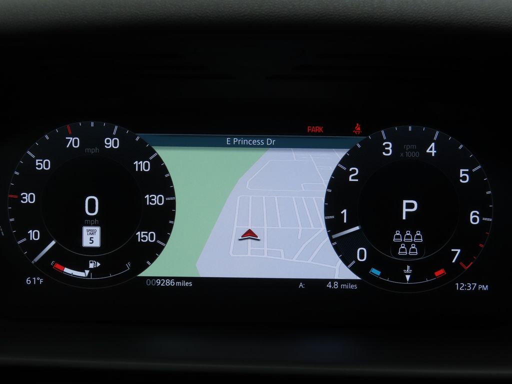 Thumbnail: 2024 Land Rover Discovery - 32