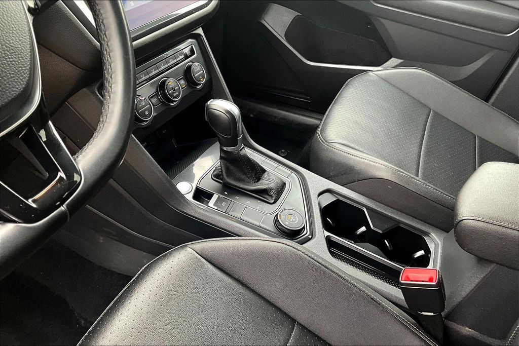 Used 2019 White Volkswagen 2.0T SE image 19