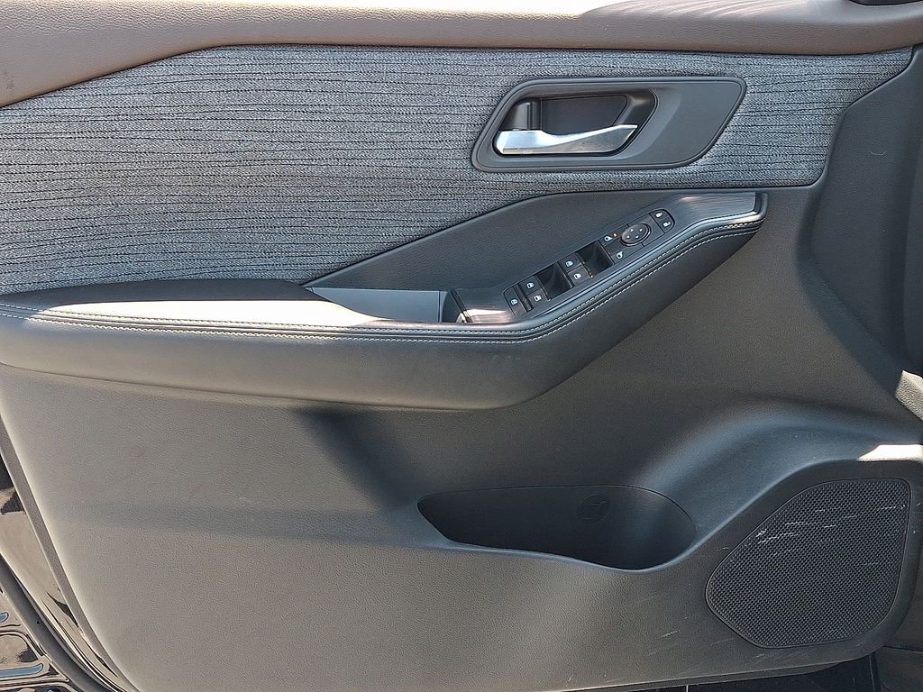 2023 Nissan Rogue — photo 13