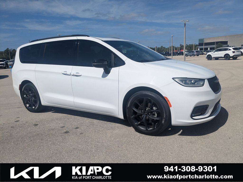 Bright White Clearcoat 2023 Chrysler Pacifica Limited FWD Minivan Front-Wheel Drive 9-Speed Automatic