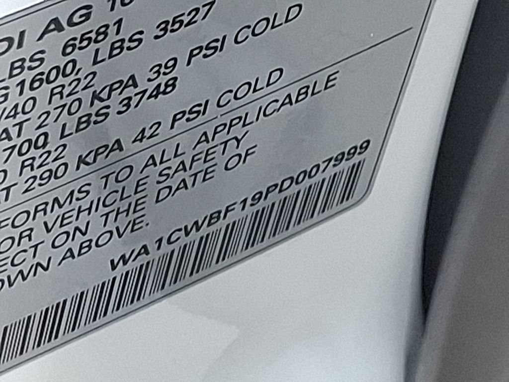 Thumbnail: 2023 Audi SQ8 - 27