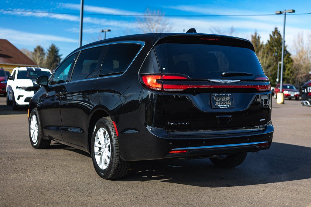 2026 Chrysler Pacifica Select thumbnail 9