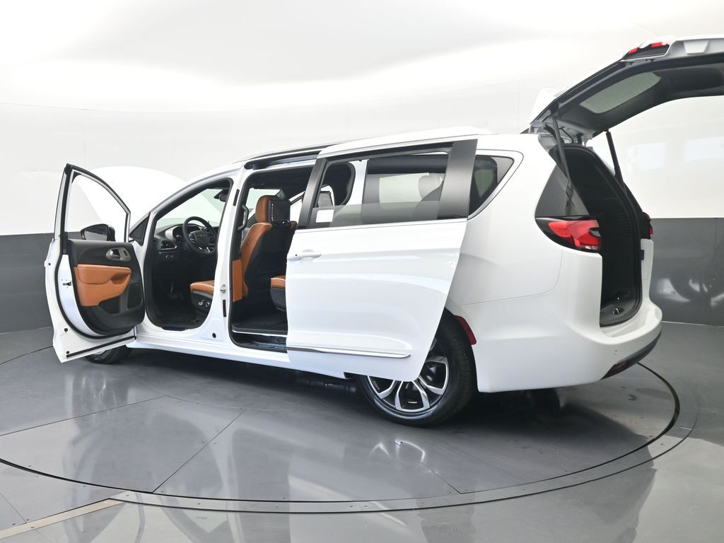 New 2026 Bright White Clearcoat Chrysler Pinnacle image 75