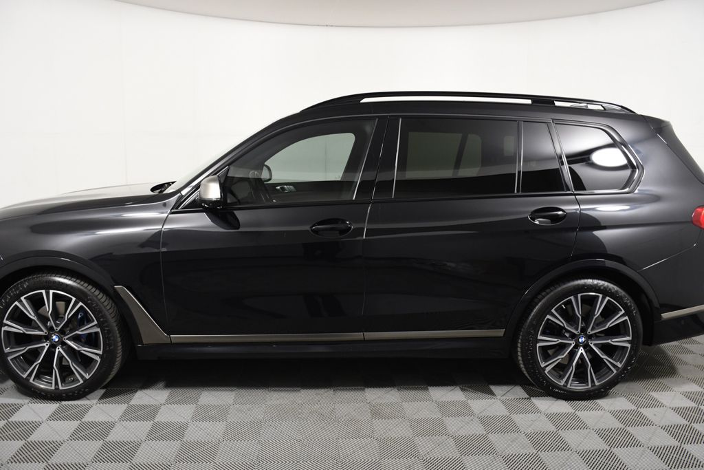 2021 BMW X7 M50i's photo