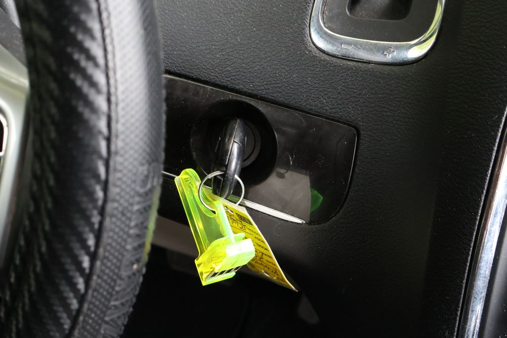 Thumbnail: 2013 Chrysler Town & Country - 22