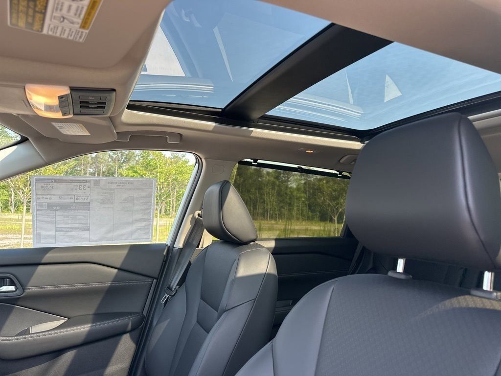 2025 Everest White Pearl Nissan Rogue SV FWD SUV