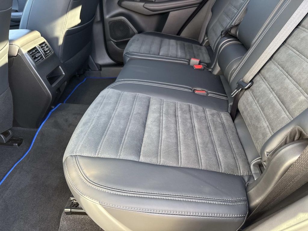2025 Mitsubishi Outlander Plug-in Hybrid SE - Photo 15