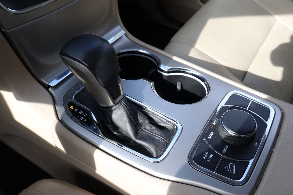 2016 Jeep Grand Cherokee Limited Edition 25