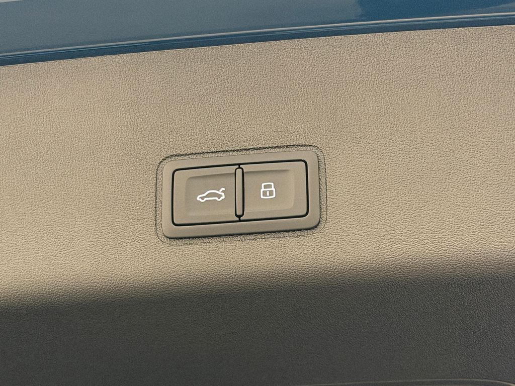 Thumbnail: 2026 Audi Q3 - 21