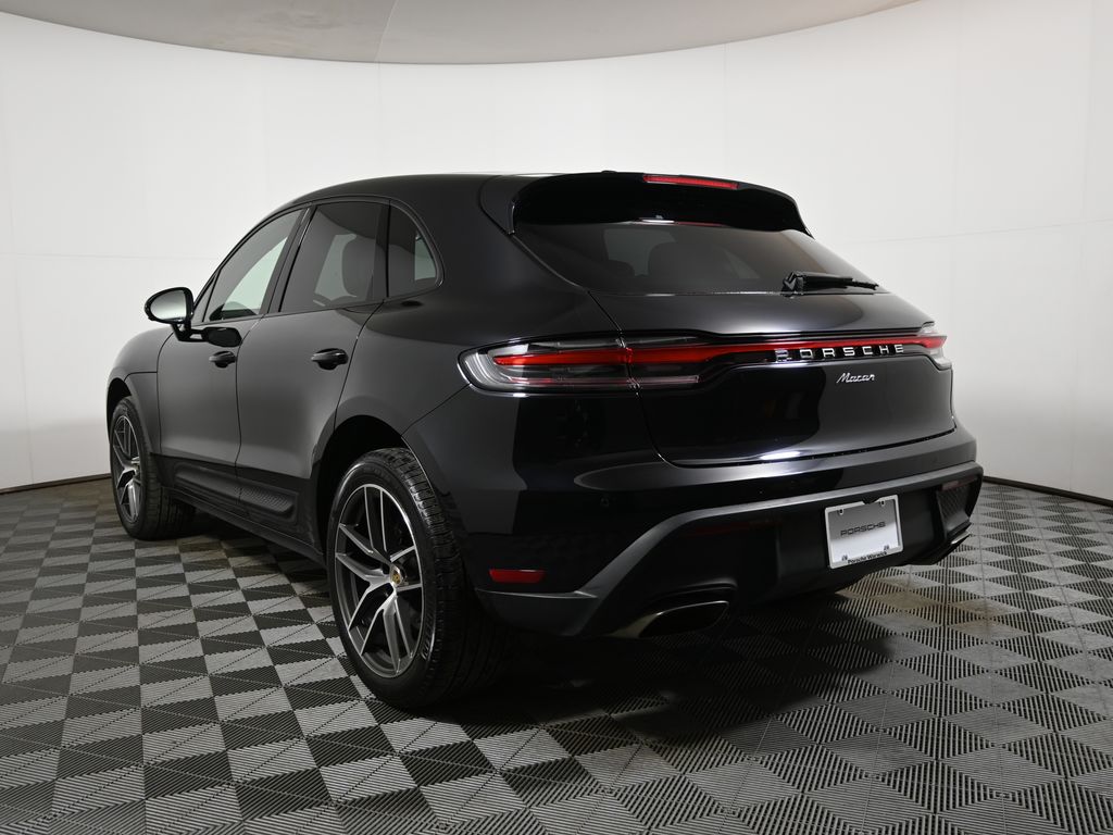 Thumbnail: 2024 Porsche Macan - 3
