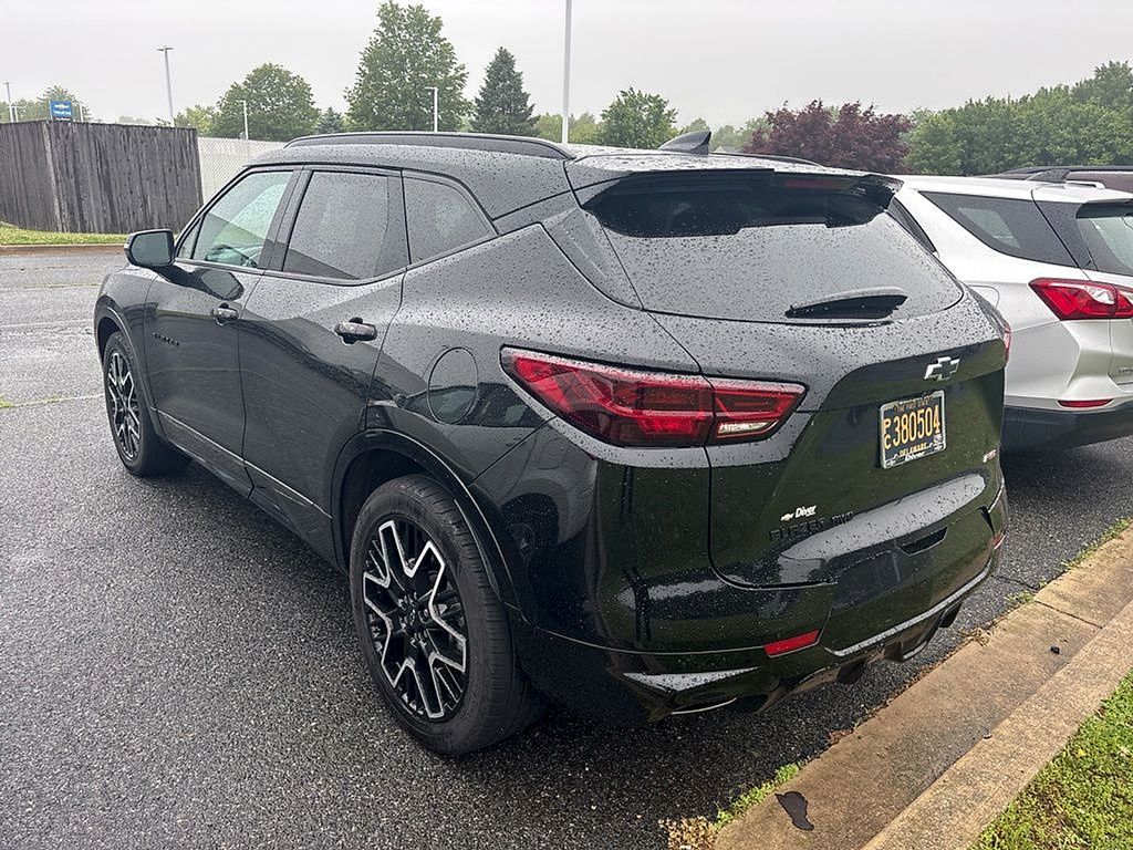 View vehicle photo 7