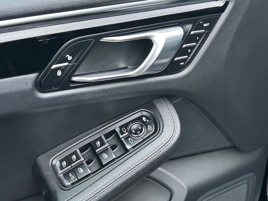 Thumbnail: 2018 Porsche Macan - 12