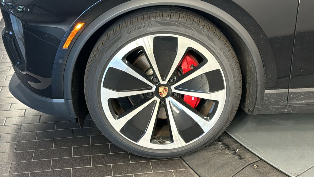 Thumbnail: 2025 Porsche Macan - 11