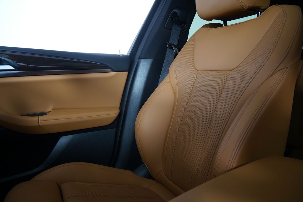 Thumbnail: 2025 BMW X4 - 28