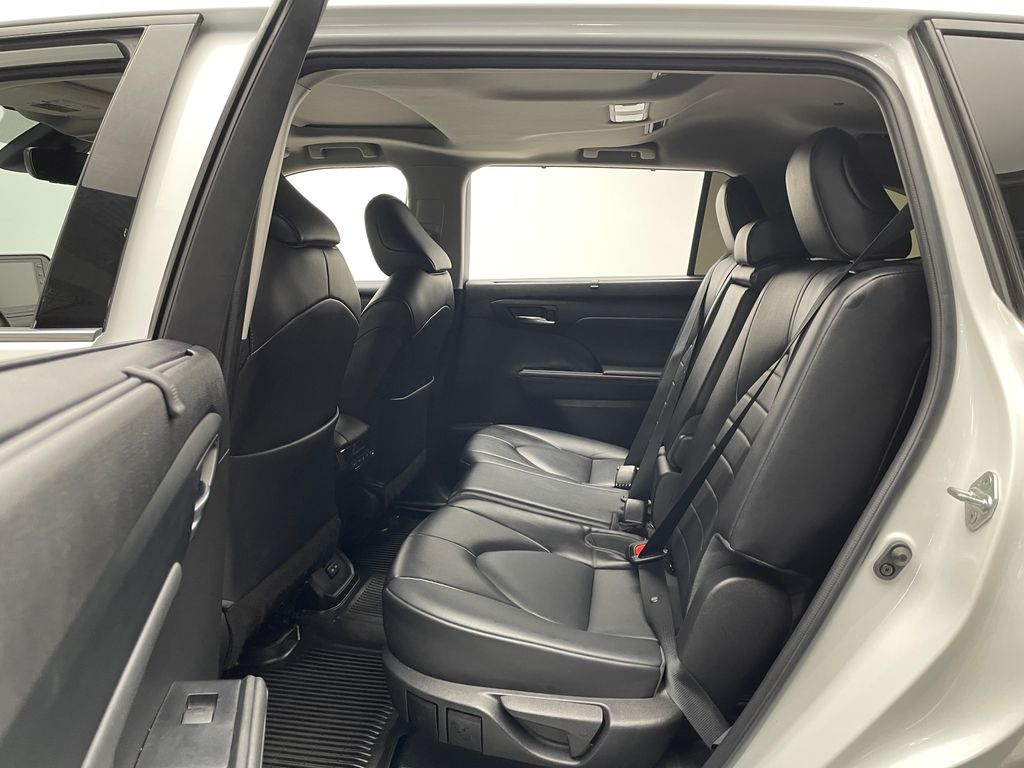 Thumbnail: 2022 Toyota Highlander - 16
