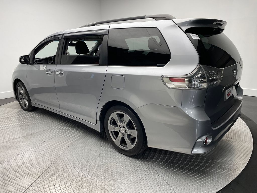 Thumbnail: 2017 Toyota Sienna - 7