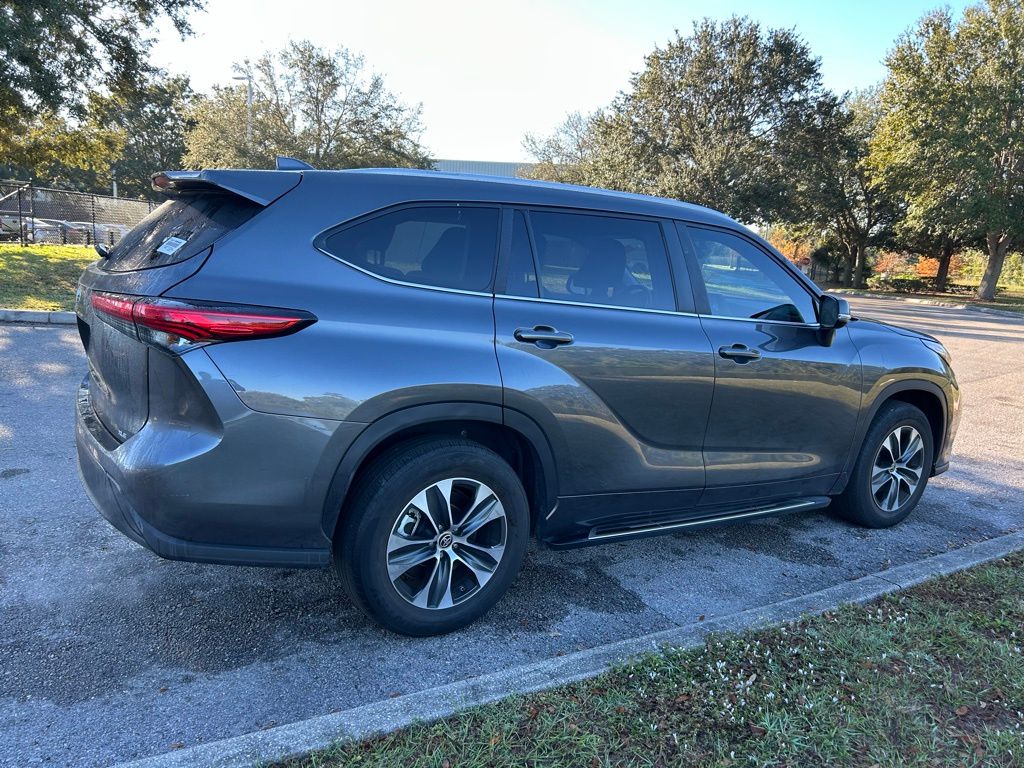 Thumbnail: 2023 Toyota Highlander - 5